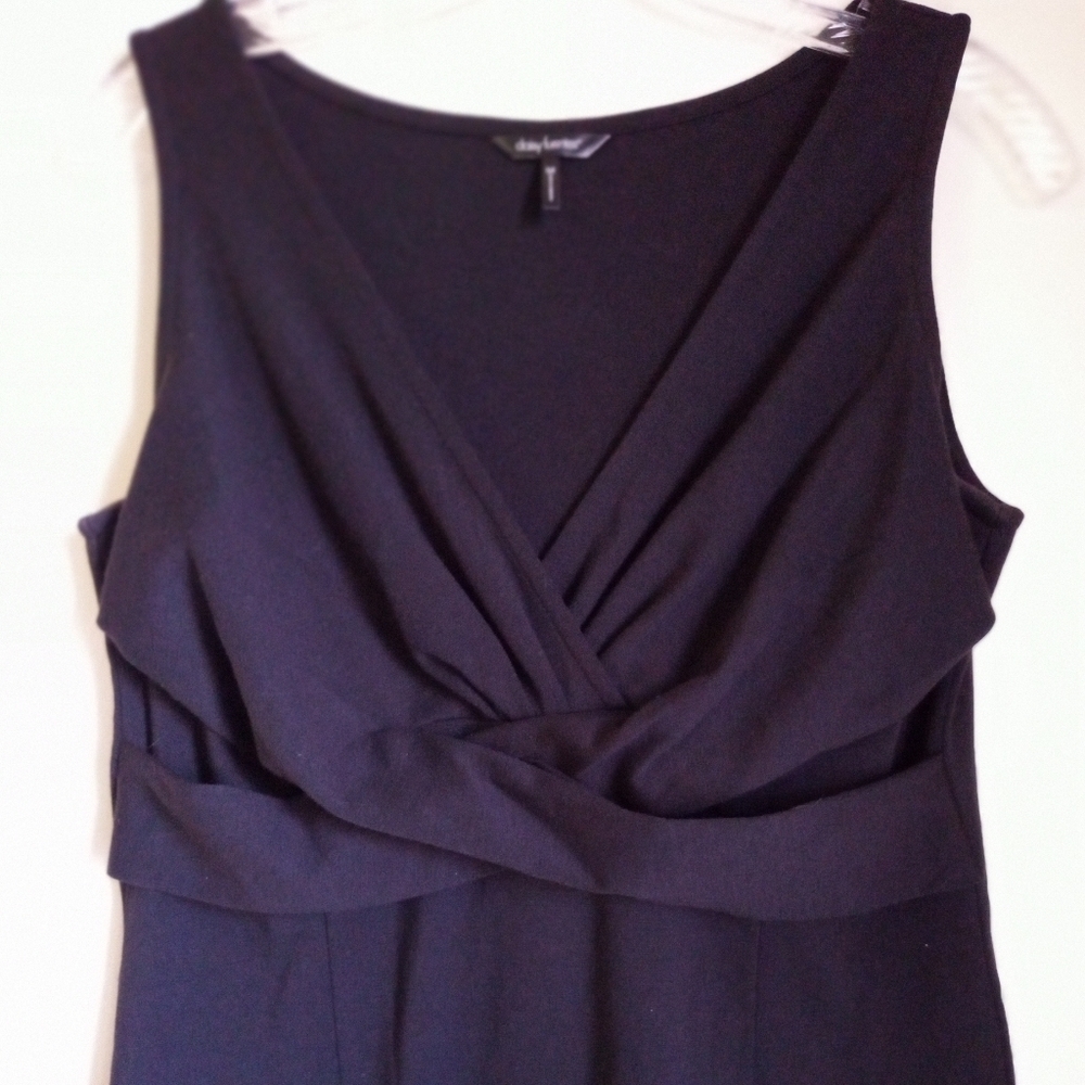 Daisy Fuentes onyx  form fitted sheath dress